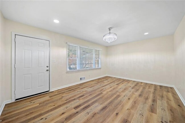 Building Photo - 1467 Thompson Pl