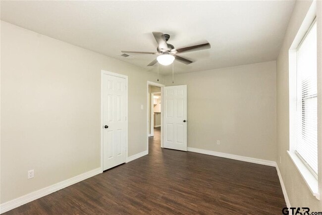 Building Photo - 903 Joel Dr