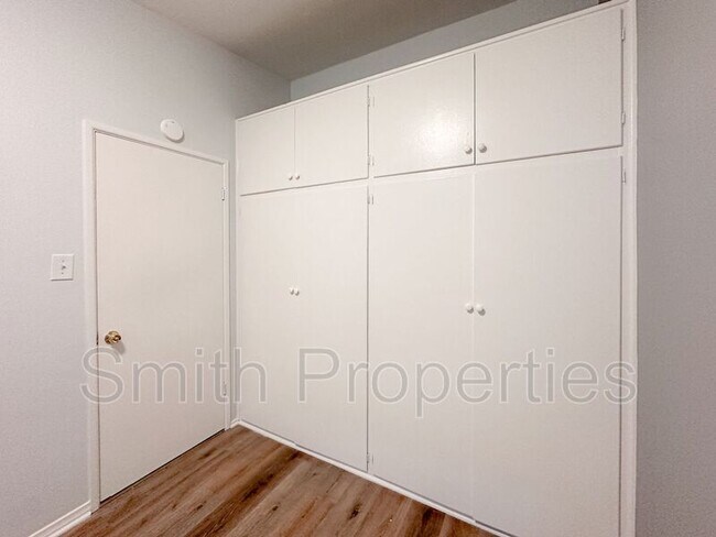 Building Photo - 2204 Carnegie Ln