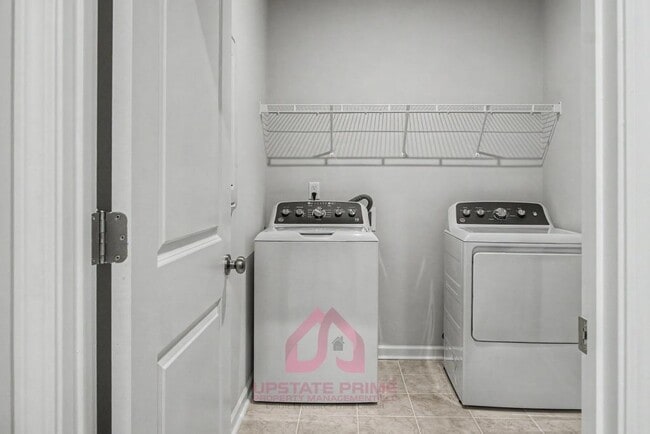 Building Photo - 378 Highline Trl