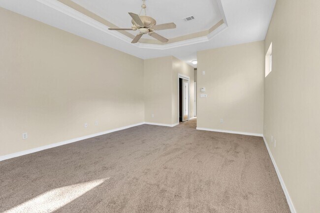 Building Photo - 1630 Oakmont Cir