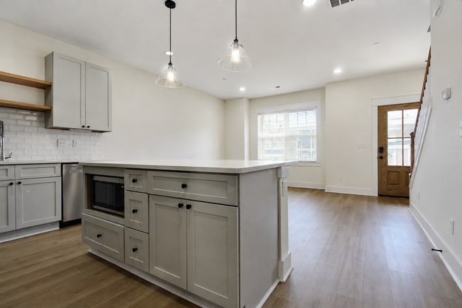 Building Photo - 1355 Belfair St