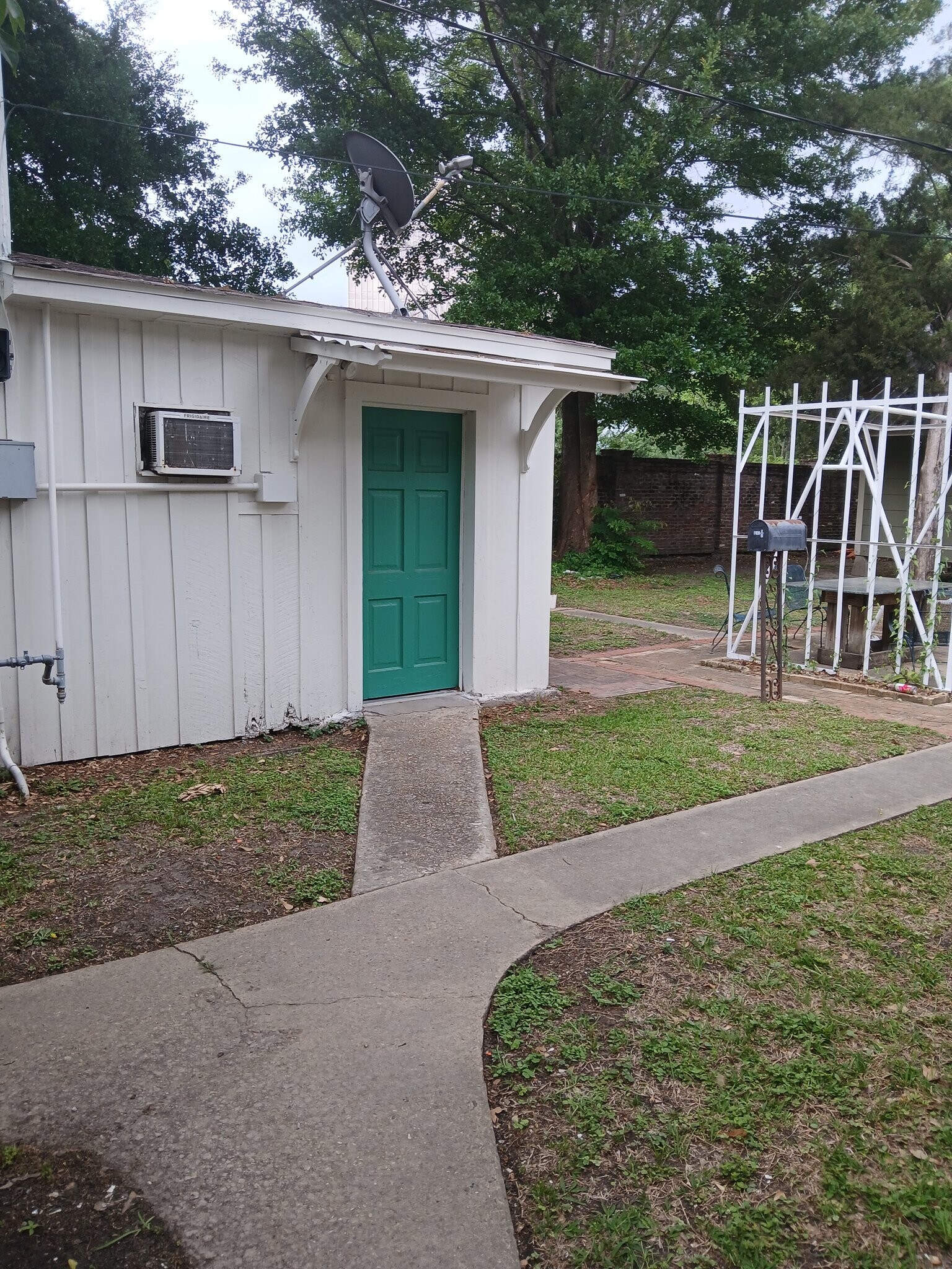 Building Photo - 617 Lafayette St