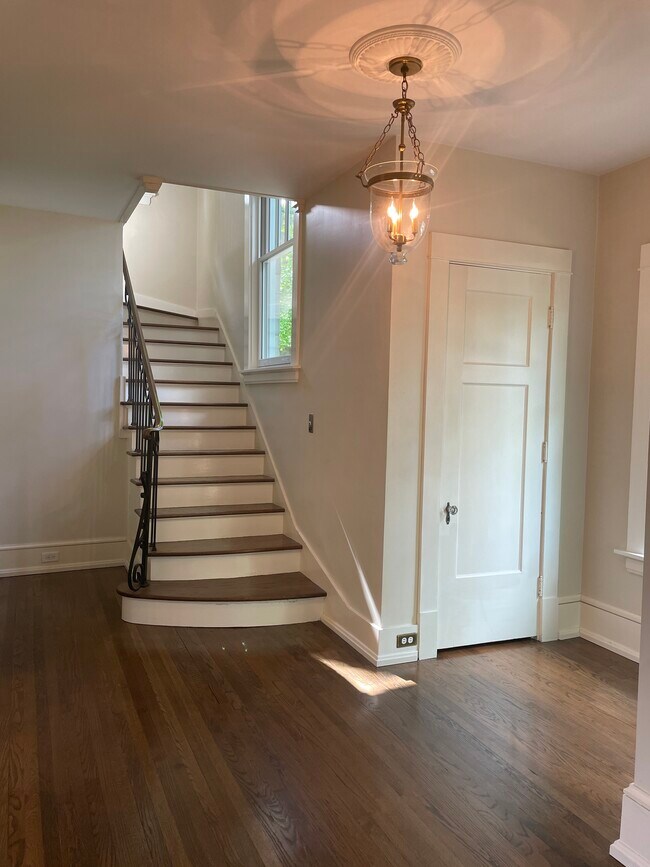 Building Photo - 1662 Wealthy St SE