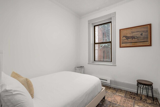 Building Photo - 185 East Broadway-SI ID1330811P