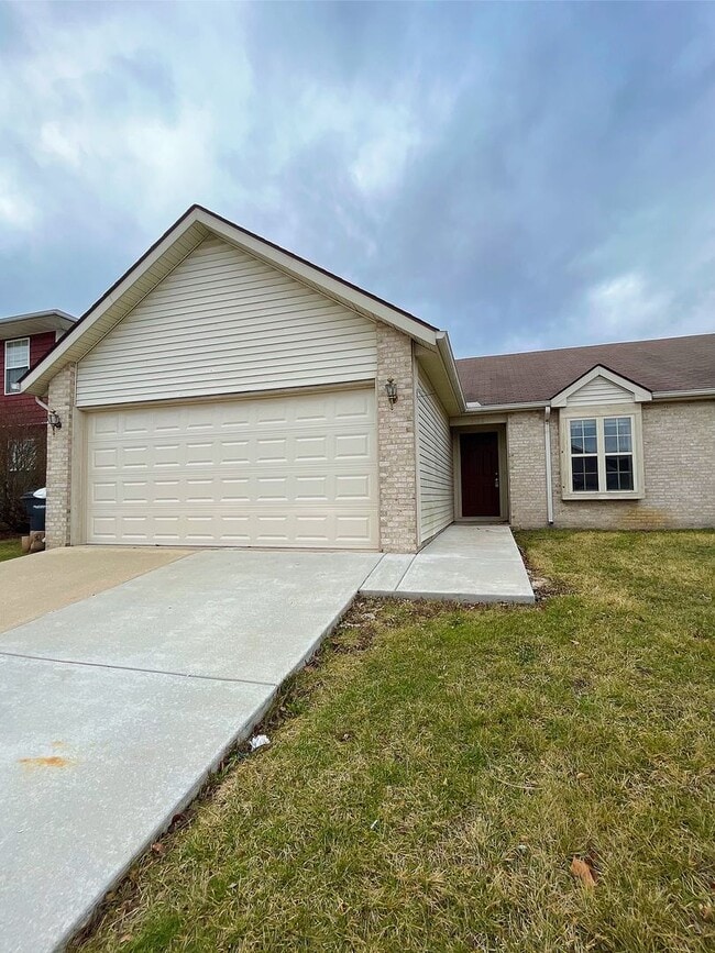 Building Photo - Large 2 Bedroom Condo