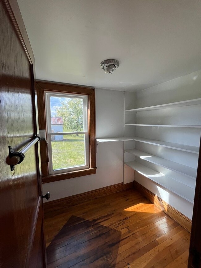 Building Photo - 3BR Home with Large Yard & Extra Storage