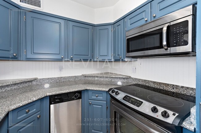 Building Photo - Fully Renovated 3 Bed 2 Bath Home!