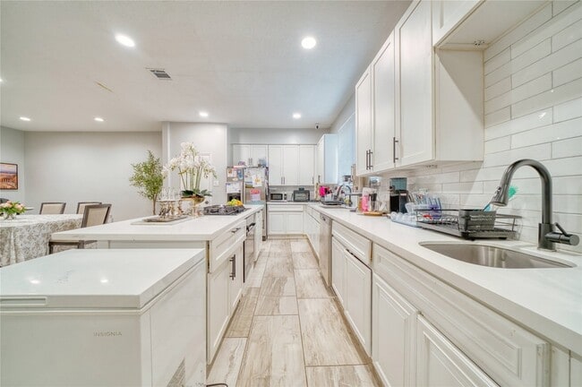 Building Photo - 7606 Portal Dr