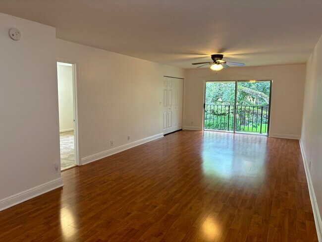 Building Photo - 2895 SW 22nd Ave