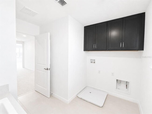 Building Photo - 5806 Fabry St