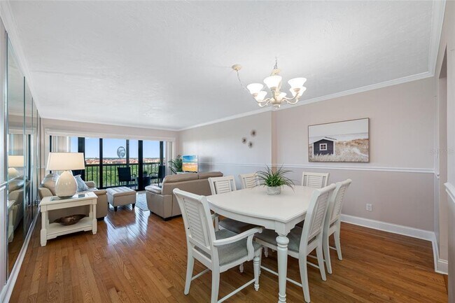 Building Photo - 3400 Cove Cay Dr