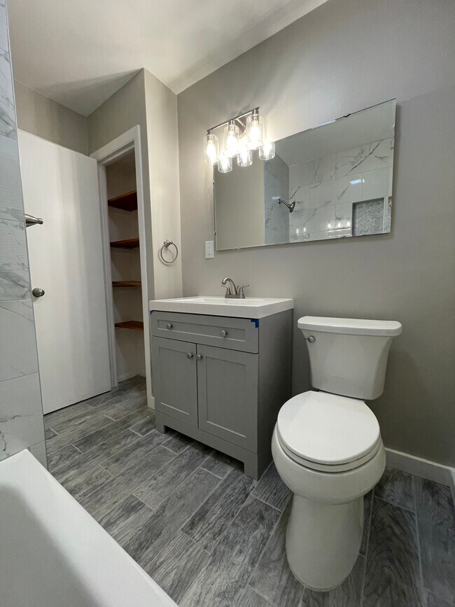 Building Photo - Raymond Avenue Bungalow