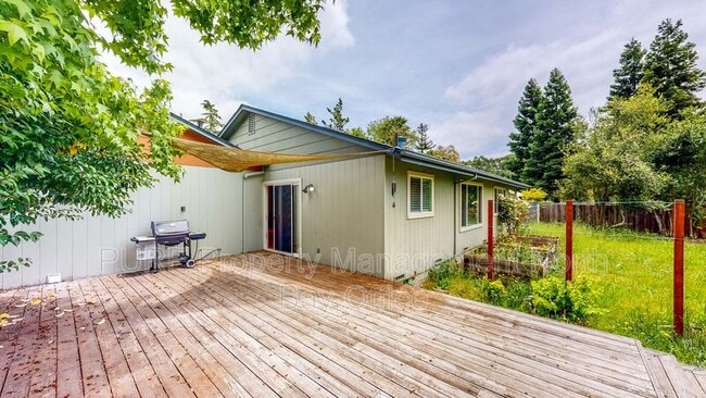 Building Photo - 3225 Meadow Glen Dr