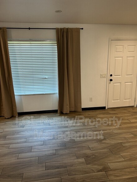 Building Photo - 1077 S Santo Antonio Dr