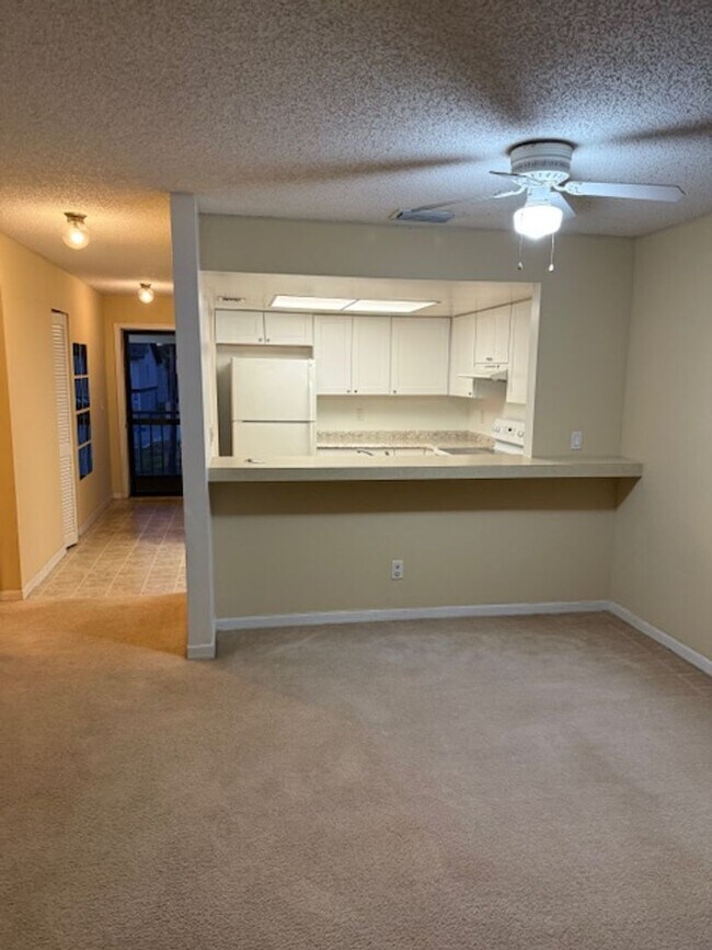 Building Photo - Coral Gardens Two bedroom condo