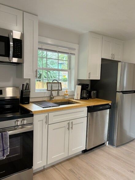 Building Photo - 637 E 35th St