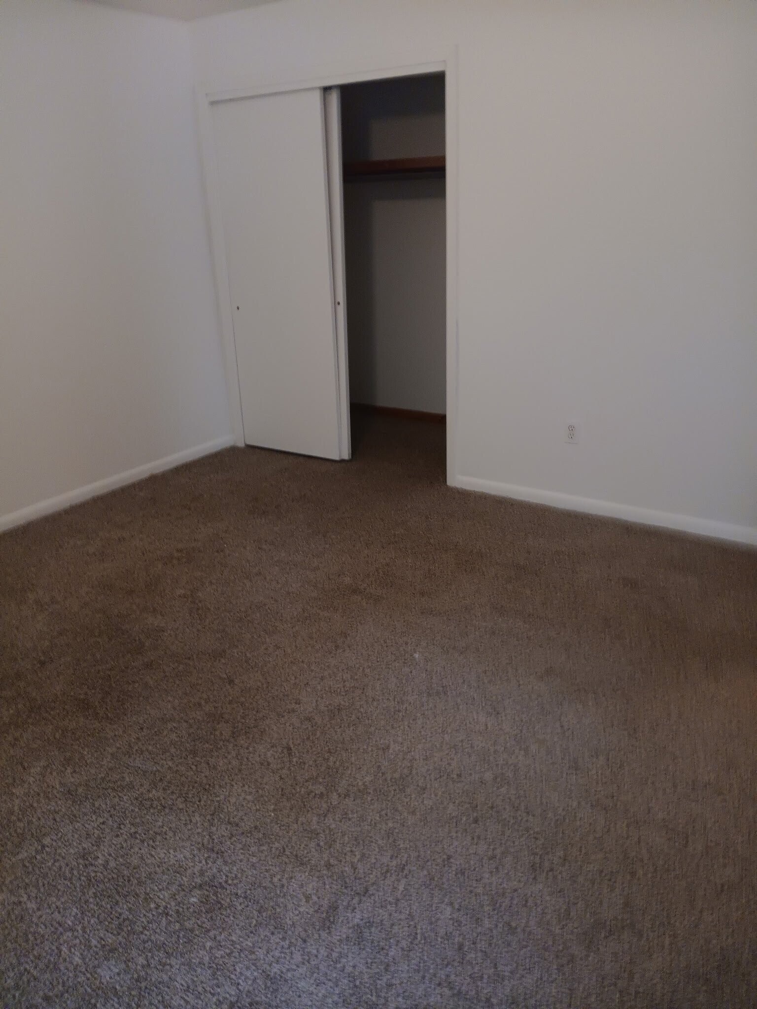 Building Photo - 3121 Suncrest Dr