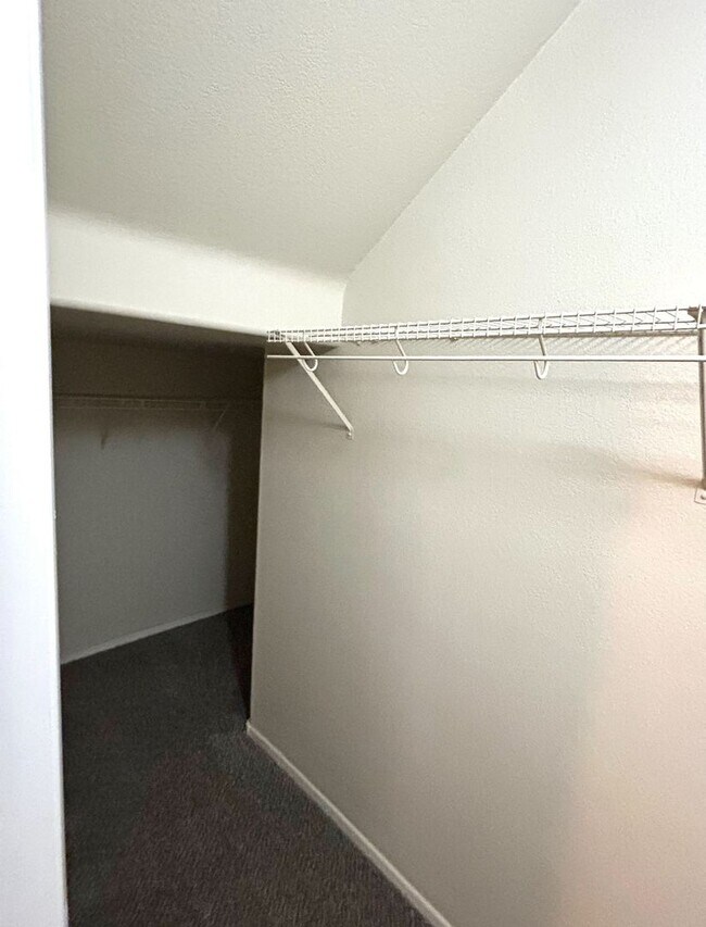 Building Photo - SW!!! OVER 2000 SQ FT!!! New Carpet!!! New Flooring!!! Freshly Painted!!! 4 bed 3 bath!!! Low Mai...