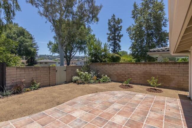 Building Photo - Beautiful First Neighborhood home!