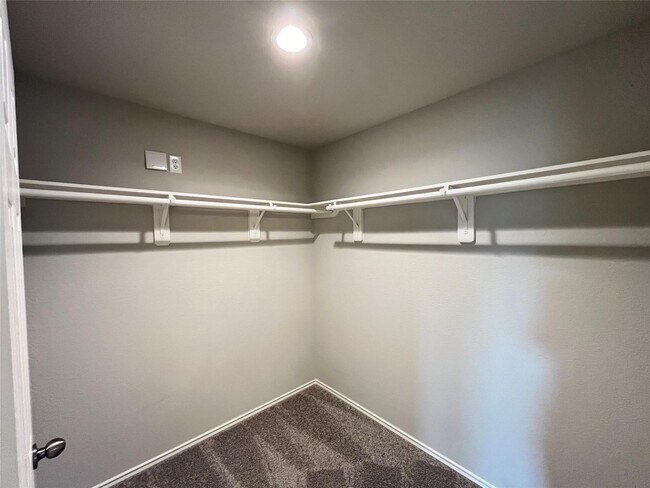 Building Photo - 10526 Vinca Minor Ln