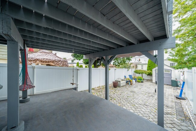 Building Photo - 67A Columbia Ave