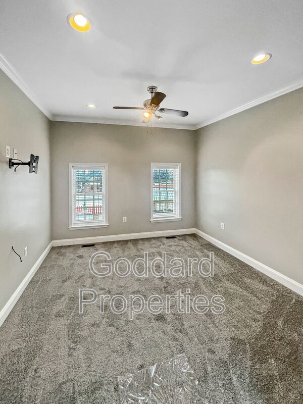 Building Photo - 511 S Chester St