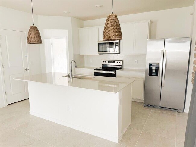 Building Photo - 1889 Summer Serenity Dr