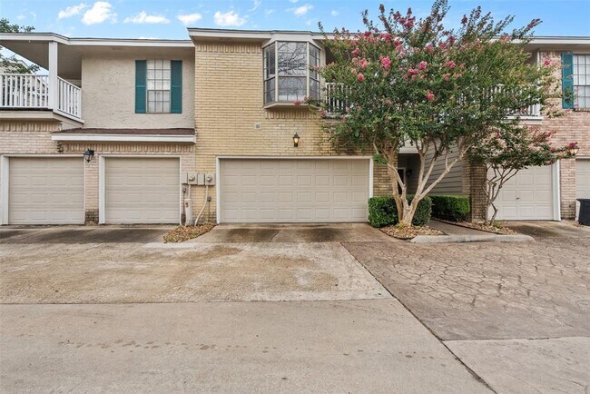 Building Photo - 2220 Bering Dr