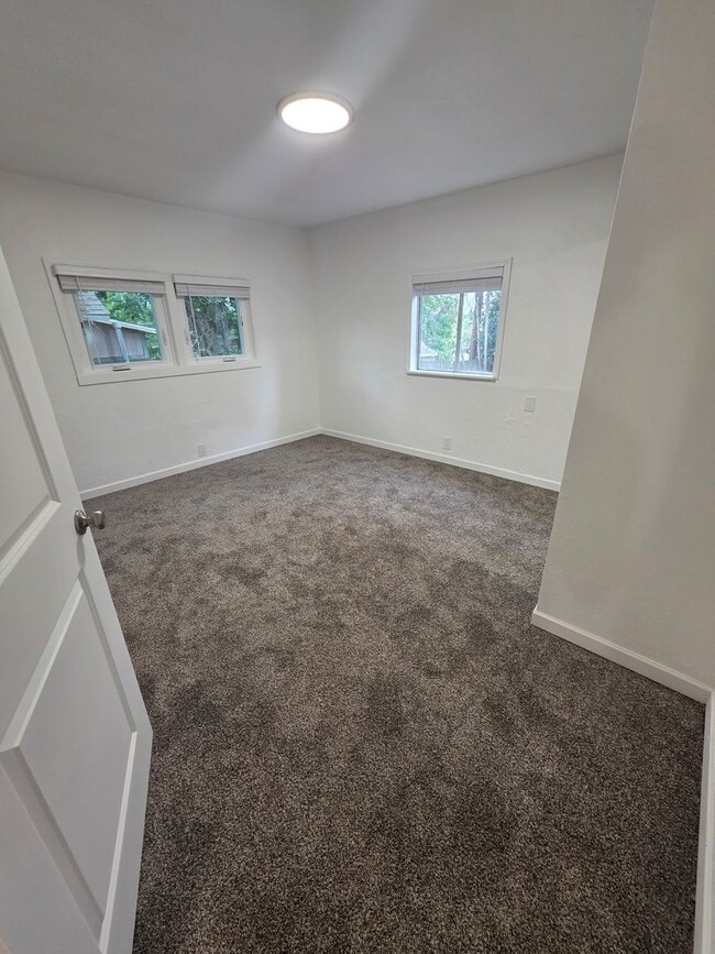 Building Photo - FULLY REMODELED 2 BED 1 BATH HOUSE IN SHASTA LAKE CITY