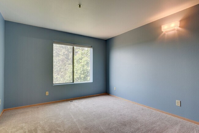 Building Photo - 2 Bed 2 Bath Water View Condo - Water/Sewe...