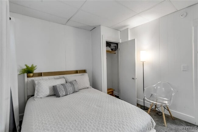 Building Photo - 102 Main St