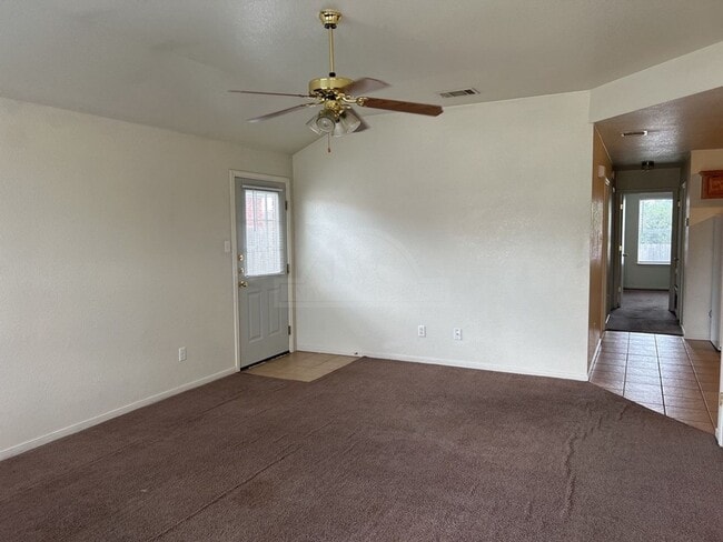 Building Photo - 304 Primrose