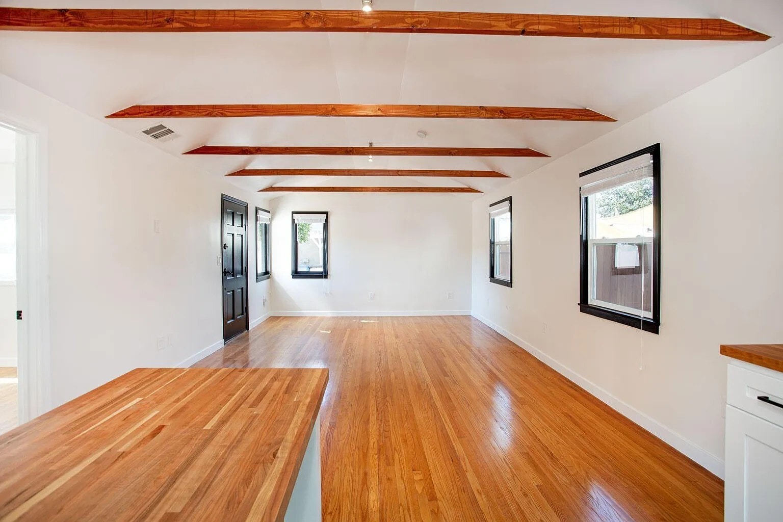 Building Photo - 2956 Finch St