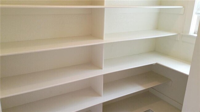 Building Photo - 1610 Sweetbriar Way