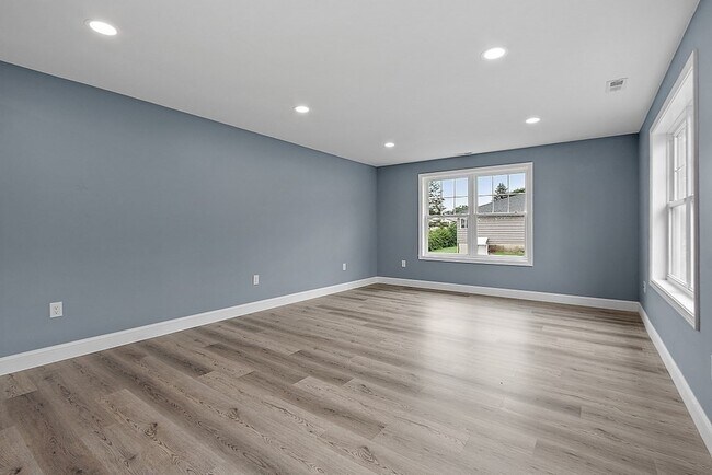 Building Photo - 53 Fenwood Rd