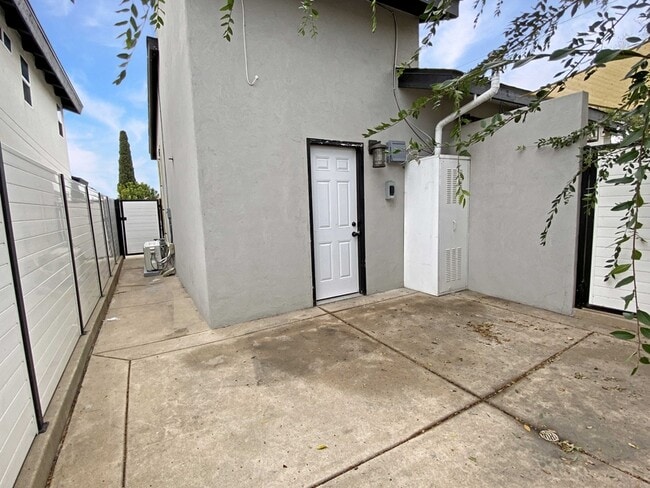 Building Photo - 3009 Vancouver Ave