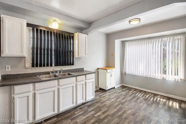 Building Photo - 22510 Frisbee St