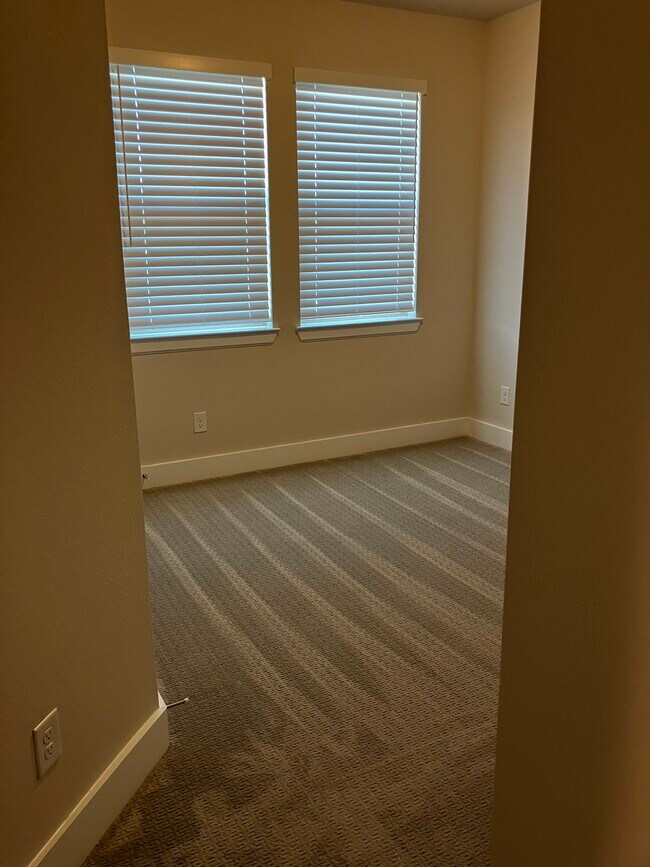 Building Photo - 1225 Marc Pl