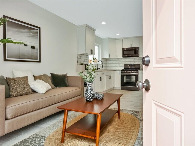 Building Photo - 3057 Vineyard Ave