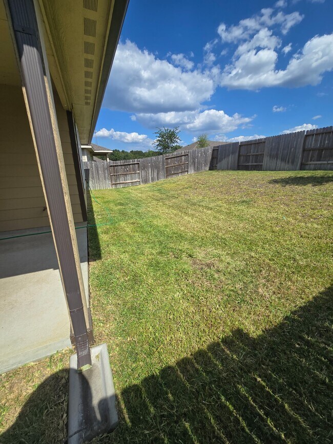 Building Photo - 331 Hbr Frst Ln