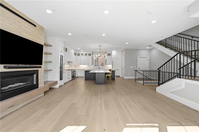 Building Photo - 5133 Fifth Ave