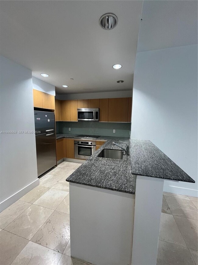 Building Photo - 1050 Brickell Ave