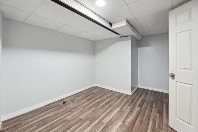 Building Photo - Move-In Ready 4 bedroom, 3 bathroom Home i...