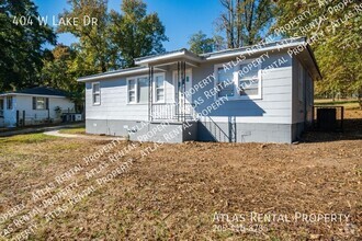 Building Photo - Charming 3-Bedroom Home on W Lake Drive – ...