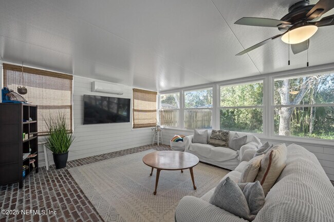 Building Photo - 2504 Liberty Ln