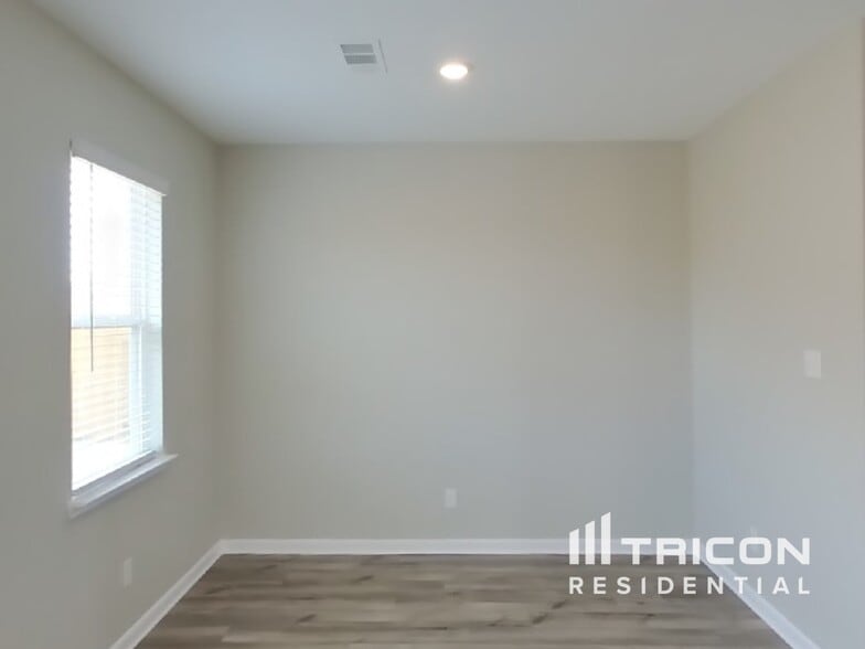 Building Photo - 9721 Sierra Grande Dr