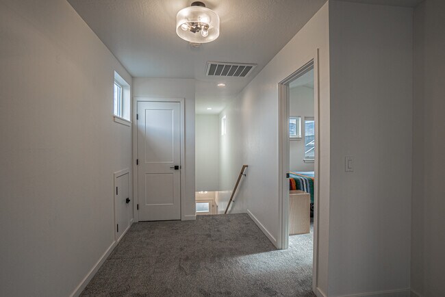 Building Photo - 256 Rockfellow Pl