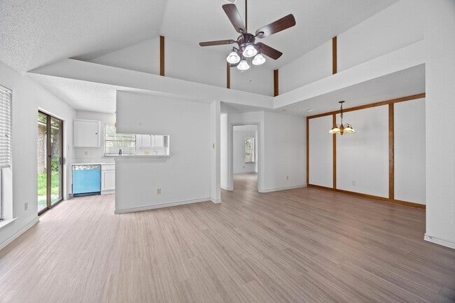 Building Photo - 14203 Anita Marie Ln