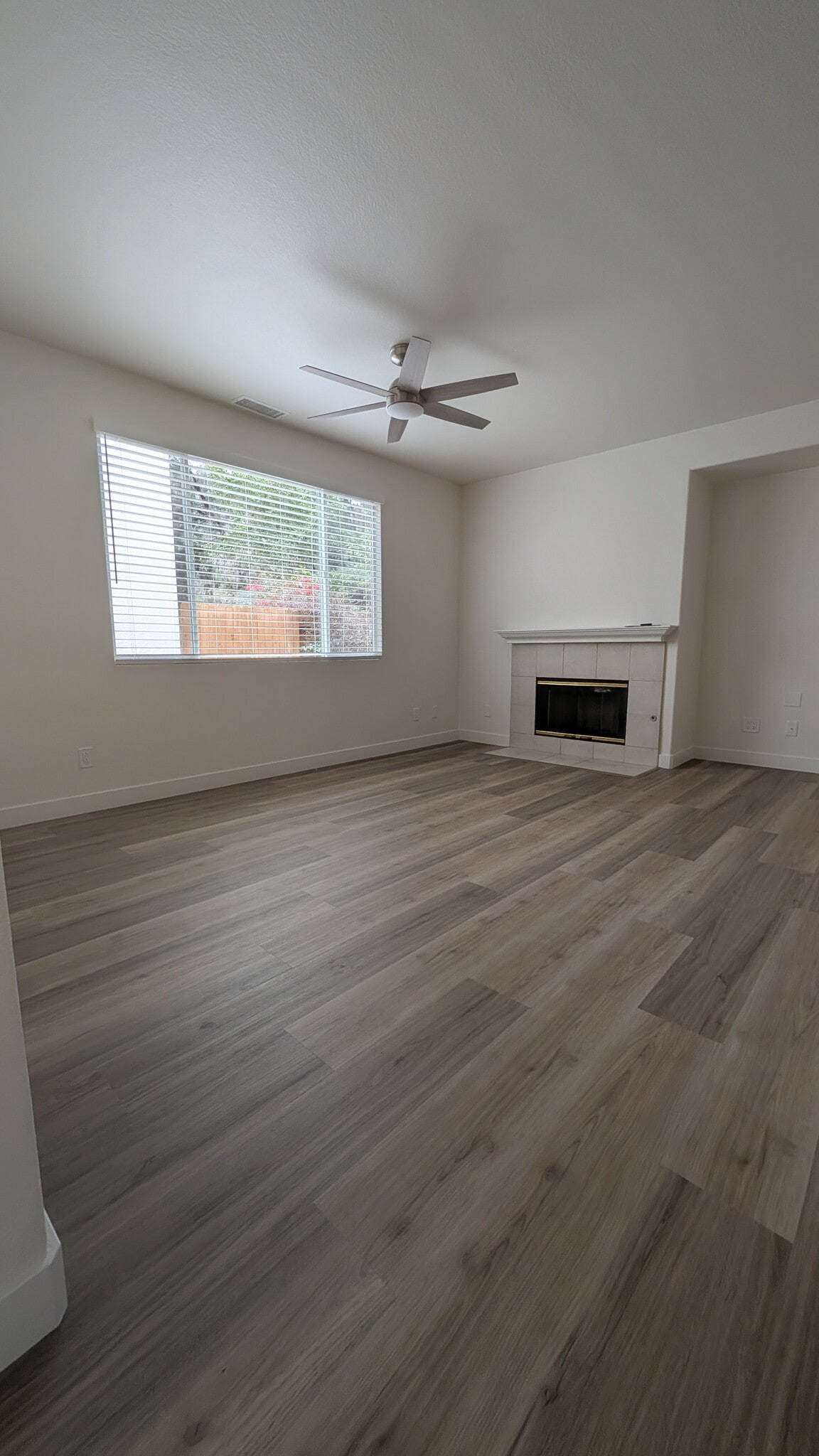 Building Photo - 9476 Questa Pointe